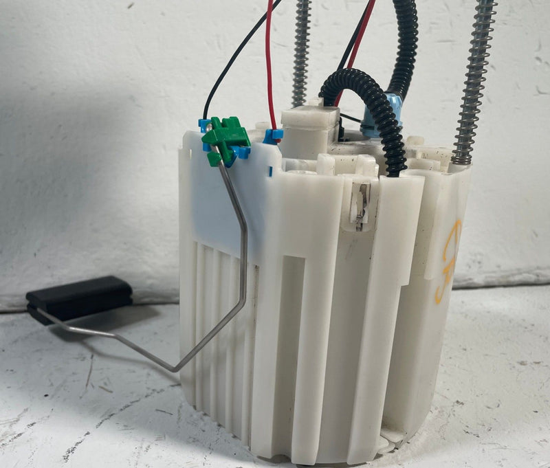 Load image into Gallery viewer, 22-26 HYUNDAI TUCSON FUEL GAS PUMP SENDING UNIT ASSEMBLY 31110-CW000 # 113722