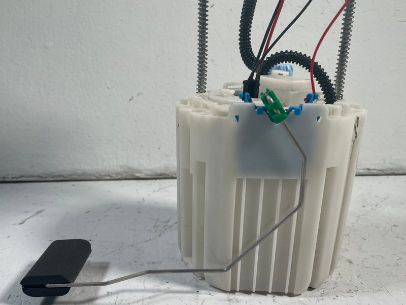 Load image into Gallery viewer, 22-26 HYUNDAI TUCSON FUEL GAS PUMP SENDING UNIT ASSEMBLY 31110-CW000 # 113722