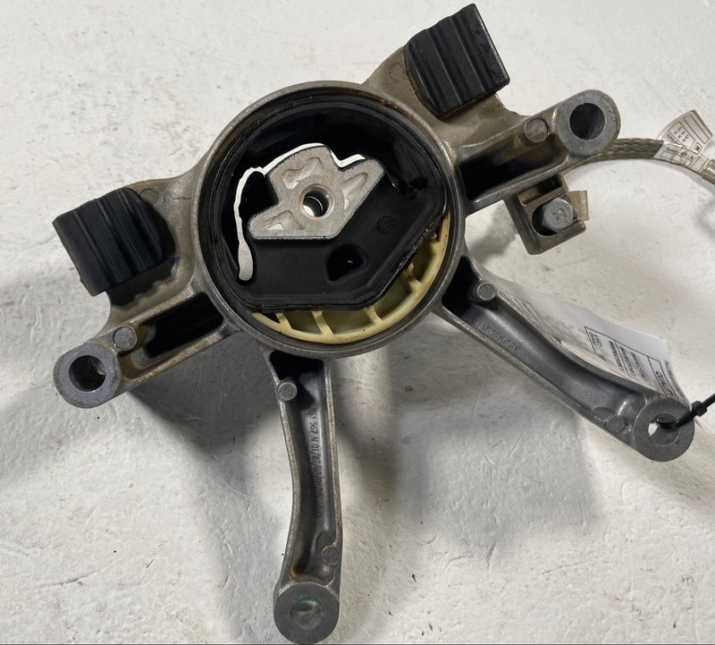 Load image into Gallery viewer, 2019-2024 BMW X3 G01 RWD AUTOMATIC TRANSMISSION MOUNT SUPPORT BRACKET # 108217