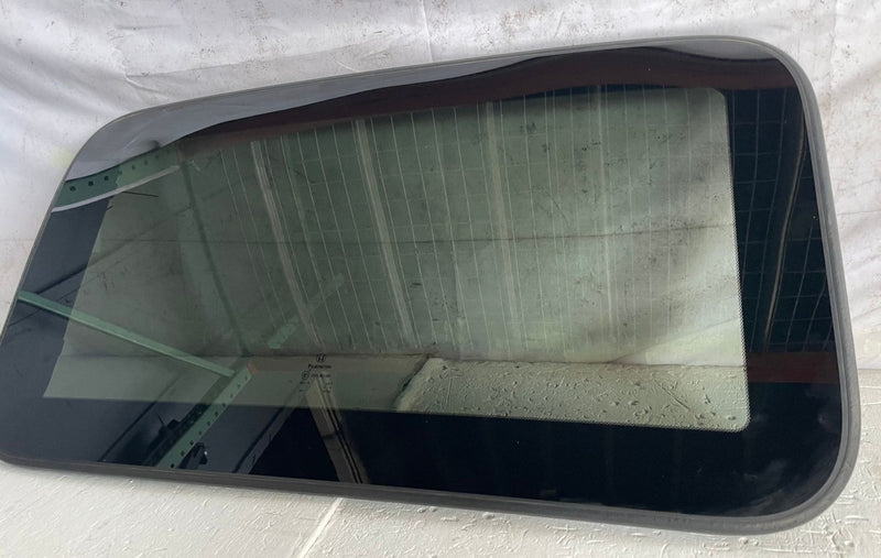 Load image into Gallery viewer, 2019 - 2025 HONDA PASSPORT SUNROOF SUN ROOF MOON ROOF WINDOW GLASS # 113387