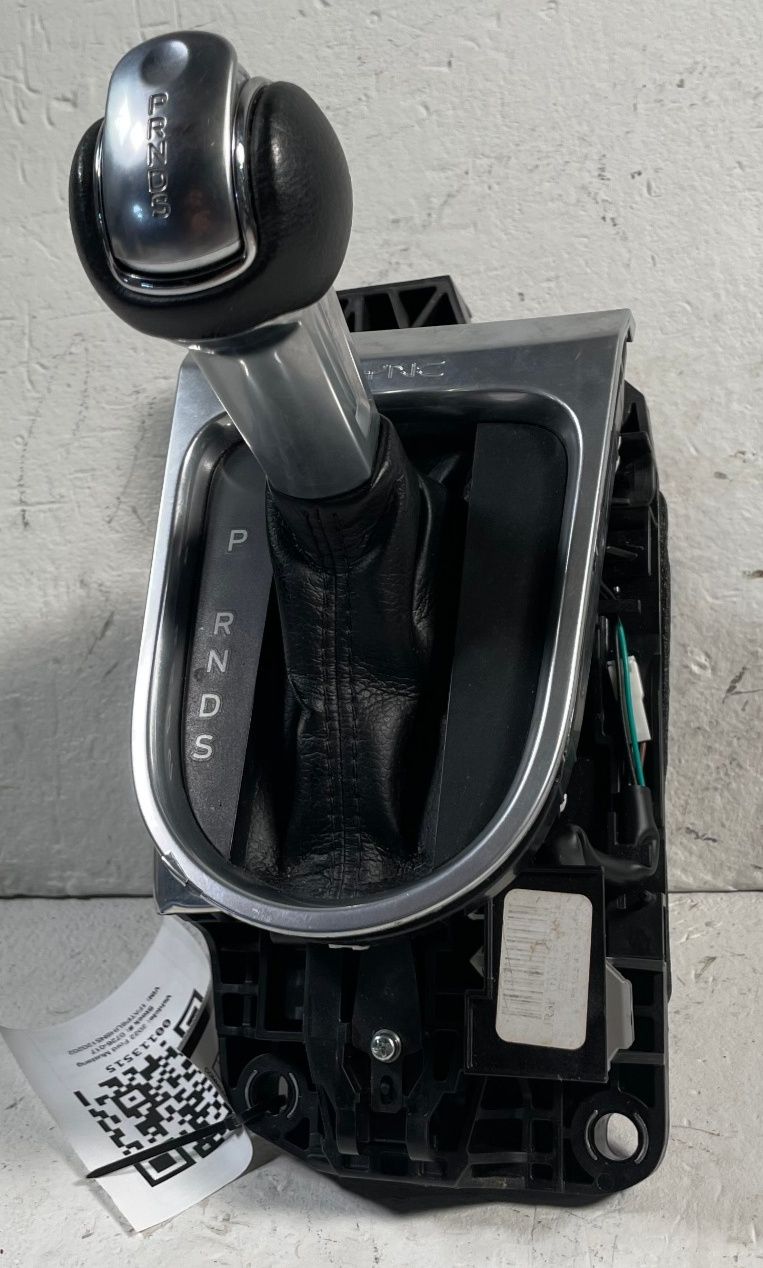 Load image into Gallery viewer, 2018 - 2023 FORD MUSTANG AUTO TRANSMISSION GEAR SHIFTER ASSEMBLY # 113515