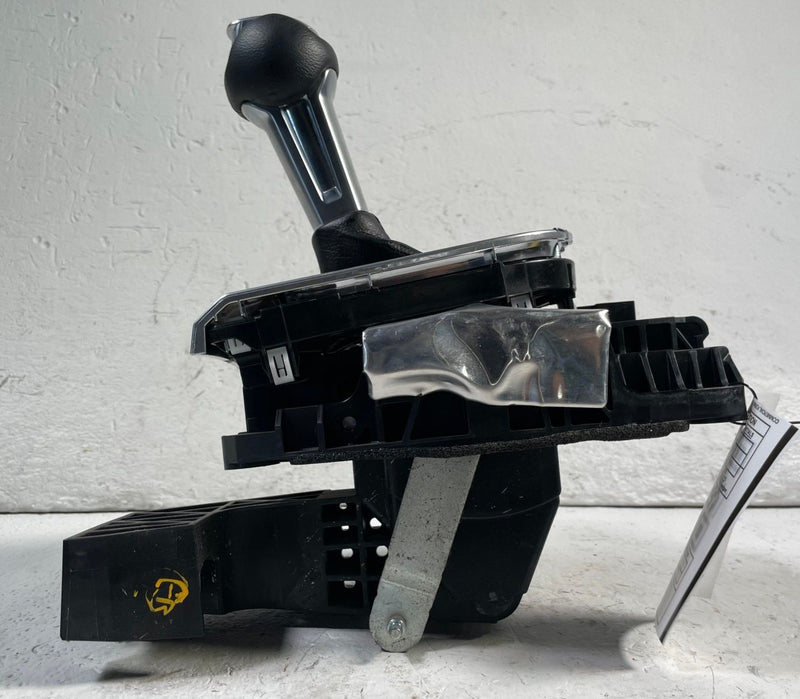 Load image into Gallery viewer, 2018 - 2023 FORD MUSTANG AUTO TRANSMISSION GEAR SHIFTER ASSEMBLY # 113515