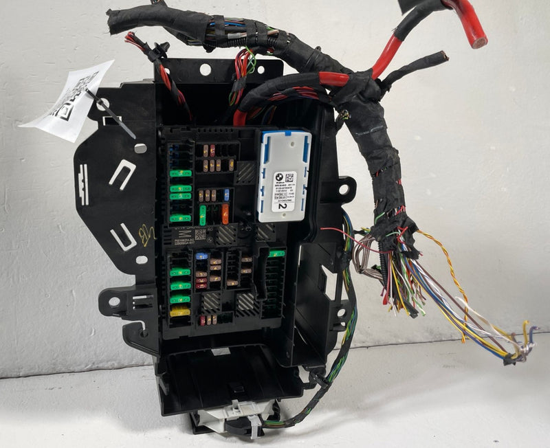 Load image into Gallery viewer, 2018 - 2024 BMW X3 G01 DASHBOARD FUSE RELAY CABIN JUNCTION BOX # 108209