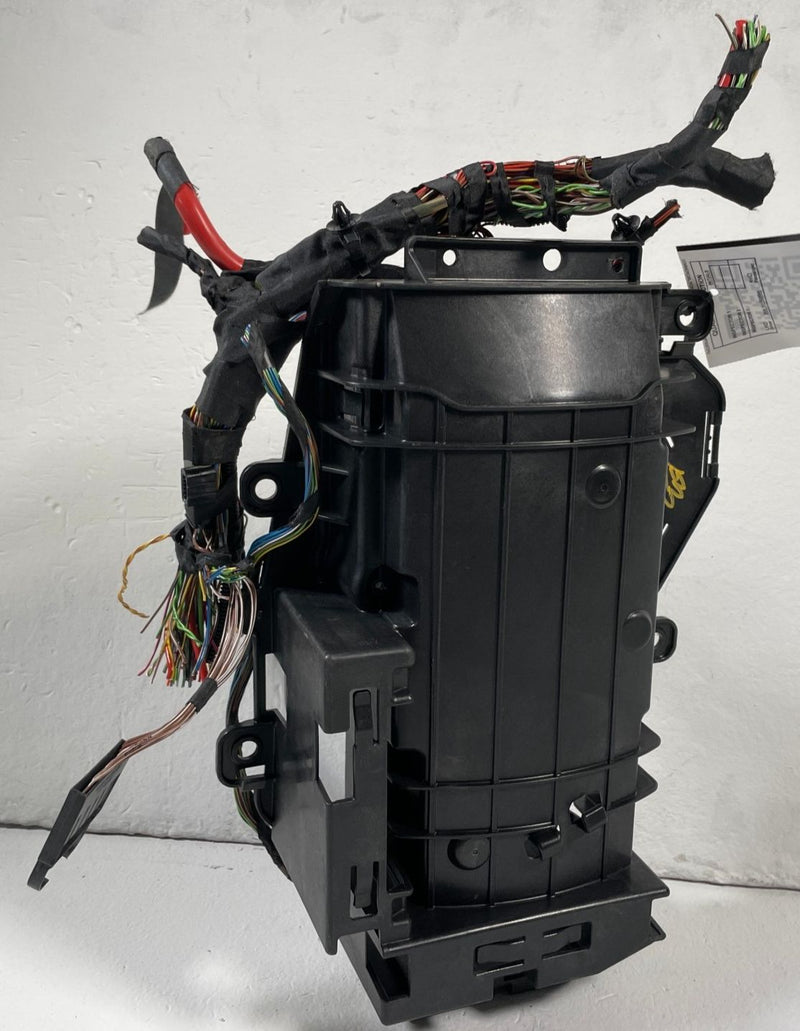 Load image into Gallery viewer, 2018 - 2024 BMW X3 G01 DASHBOARD FUSE RELAY CABIN JUNCTION BOX # 108209