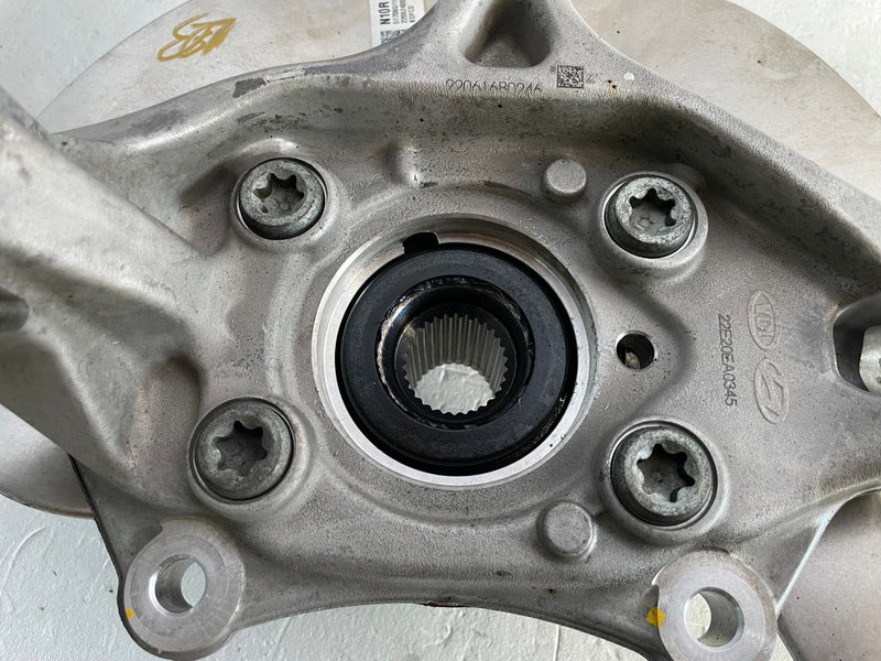 Load image into Gallery viewer, 22-26 HYUNDAI IONIQ 5 AWD FRONT RIGHT STEERING SPINDLE KNUCKLE W/ HUB # 108585