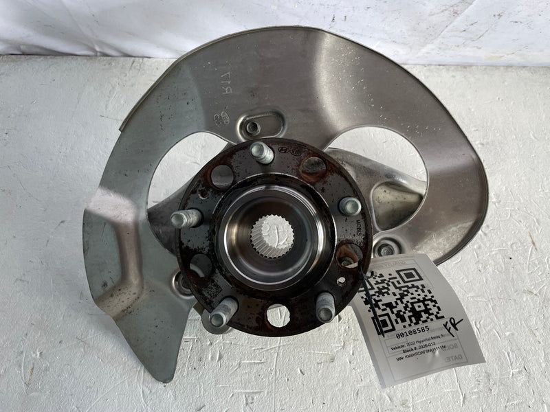 Load image into Gallery viewer, 22-26 HYUNDAI IONIQ 5 AWD FRONT RIGHT STEERING SPINDLE KNUCKLE W/ HUB # 108585