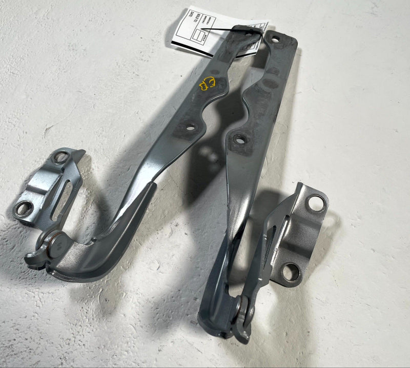 Load image into Gallery viewer, 2017-2025 MAZDA CX-5 LEFT & RIGHT SIDE HOOD BONNET HINGE SILVER (45P) # 113758