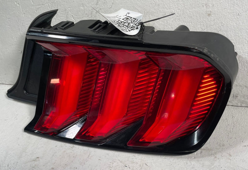 Load image into Gallery viewer, 2018 - 2023 FORD MUSTANG REAR RIGHT SIDE TAILLIGHT TAIL LIGHT LAMP # 113556