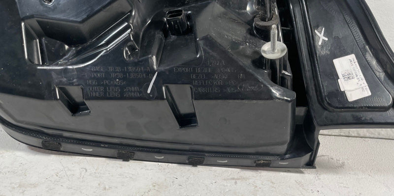 Load image into Gallery viewer, 2018 - 2023 FORD MUSTANG REAR RIGHT SIDE TAILLIGHT TAIL LIGHT LAMP # 113556
