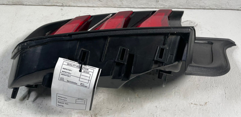 Load image into Gallery viewer, 2018 - 2023 FORD MUSTANG REAR RIGHT SIDE TAILLIGHT TAIL LIGHT LAMP # 113556