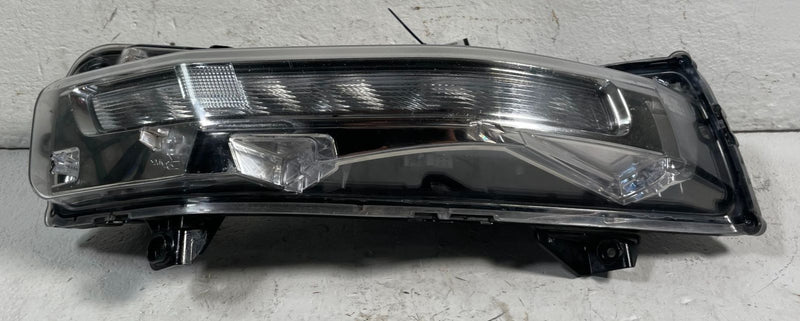 Load image into Gallery viewer, 2018 - 2023 FORD MUSTANG FRONT RIGHT PASSENGER SIDE FOG LIGHT LAMP # 113552