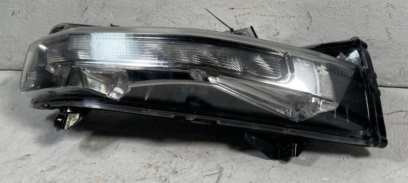Load image into Gallery viewer, 2018 - 2023 FORD MUSTANG FRONT RIGHT PASSENGER SIDE FOG LIGHT LAMP # 113552