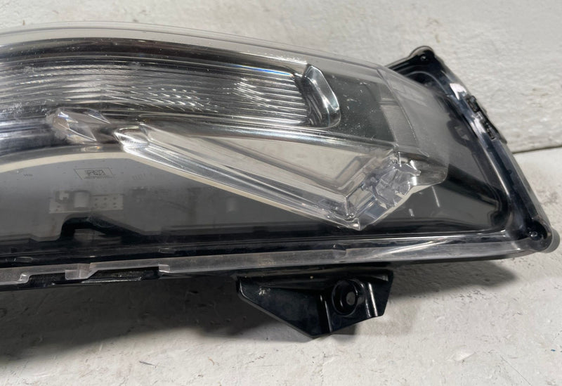 Load image into Gallery viewer, 2018 - 2023 FORD MUSTANG FRONT RIGHT PASSENGER SIDE FOG LIGHT LAMP # 113552