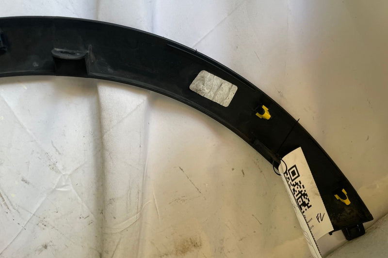 Load image into Gallery viewer, 19-25 HONDA PASSPORT FRONT LEFT SIDE FENDER WHEEL ARCH FLARE MOLDING # 113392