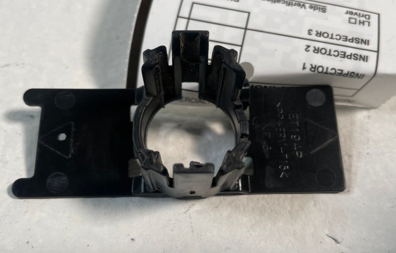Load image into Gallery viewer, 2021 - 2025 NISSAN ROGUE ARIYA PARKING SENSOR BRACKET 28533-6RA0A # 106809