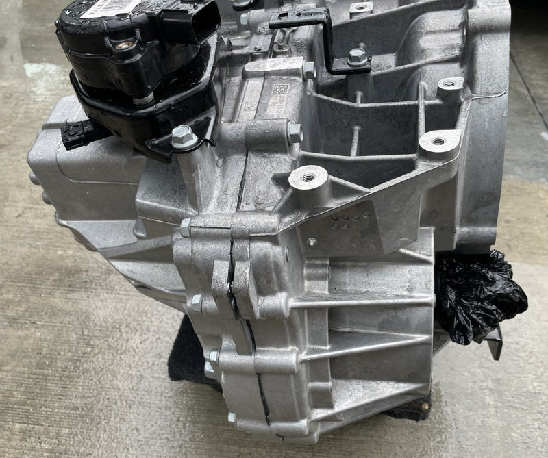 Load image into Gallery viewer, HYUNDAI SANTA FE FWD AUTO TRANSMISSION ASSEMBLY 2.5L 31K MILES 2024-2025 #108711