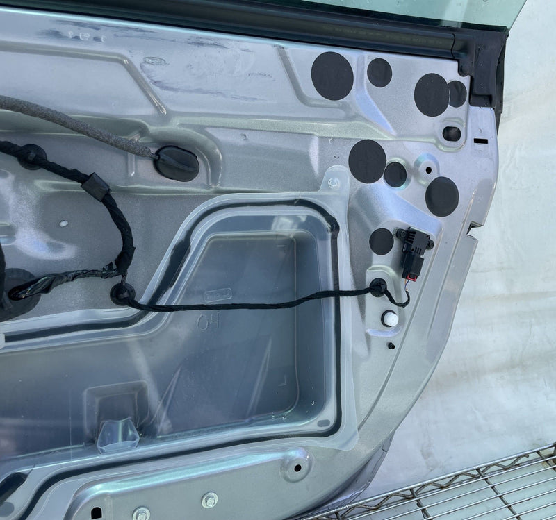 Load image into Gallery viewer, FORD MUSTANG CONVERTIBLE FRONT RIGHT DOOR SHELL ASSEMBLY SILVER JS 15-23 #113571