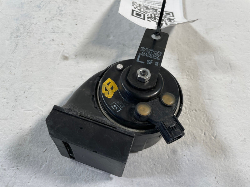 Load image into Gallery viewer, 2023 - 2025 HONDA PILOT FRONT LOW NOTE TONE HORN SIGNAL 38100-T90-A01 # 109622
