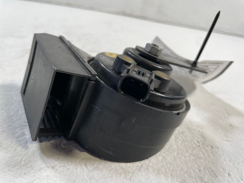 Load image into Gallery viewer, 2023 - 2025 HONDA PILOT FRONT LOW NOTE TONE HORN SIGNAL 38100-T90-A01 # 109622