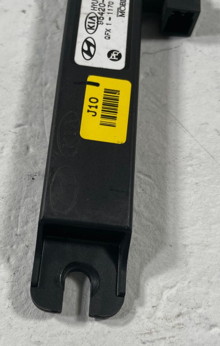 Load image into Gallery viewer, 2019-2023 GENESIS G70 KEYLESS ENTRY ANTENNA RECEIVER MODULE 95420-J5100 # 110941