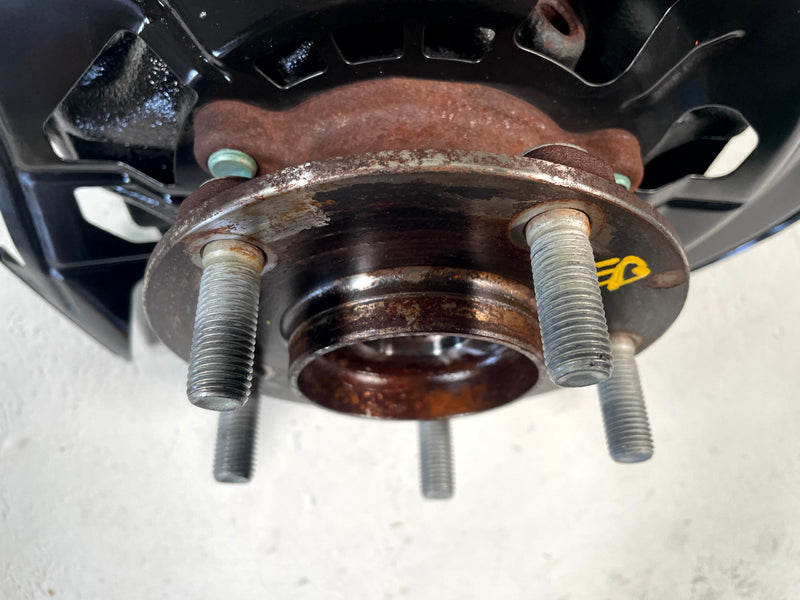 Load image into Gallery viewer, 2019-2025 MAZDA CX-5 FRONT RIGHT PASSENGER SIDE SPINDLE KNUCKLE & HUB # 113818