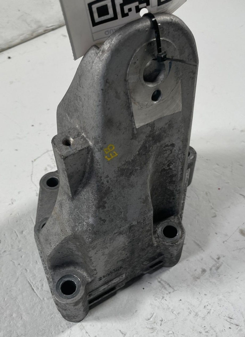 Load image into Gallery viewer, 2019 - 2023 GENESIS G70 FRONT RIGHT ENGINE MOUNT SUPPORT BRACKET 2.0L # 110963