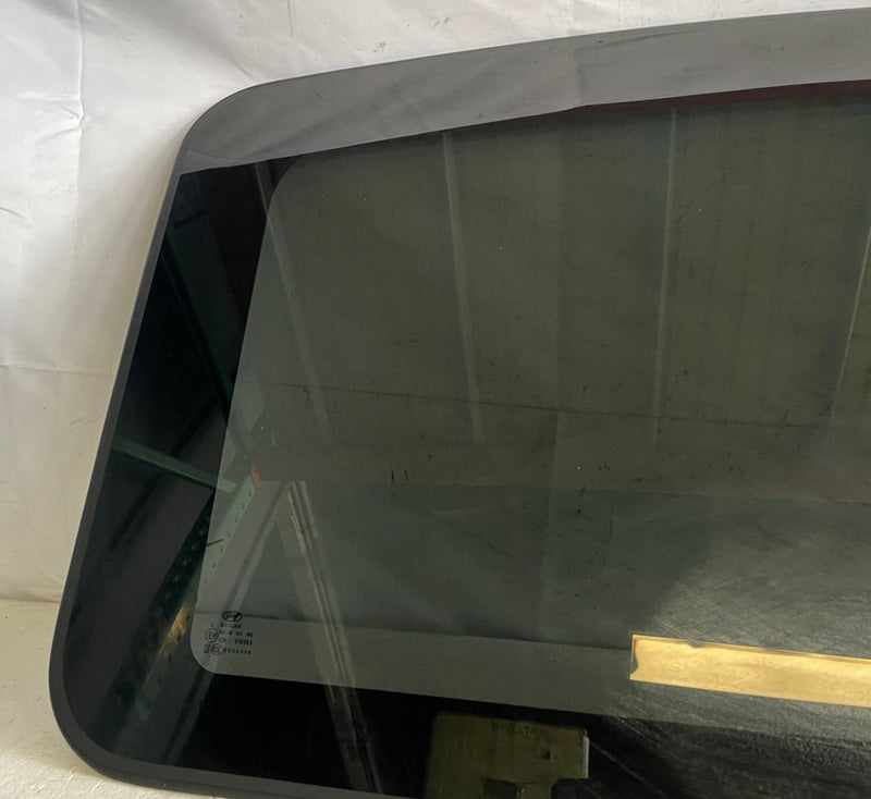 Load image into Gallery viewer, 2024-2026 HYUNDAI SANTA FE FRONT UPPER OVERHEAD SUNROOF WINDOW GLASS #108705
