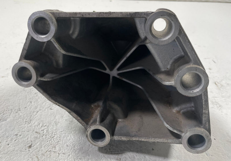 Load image into Gallery viewer, 2019 - 2023 GENESIS G70 FRONT RIGHT ENGINE MOUNT SUPPORT BRACKET 2.0L # 110963