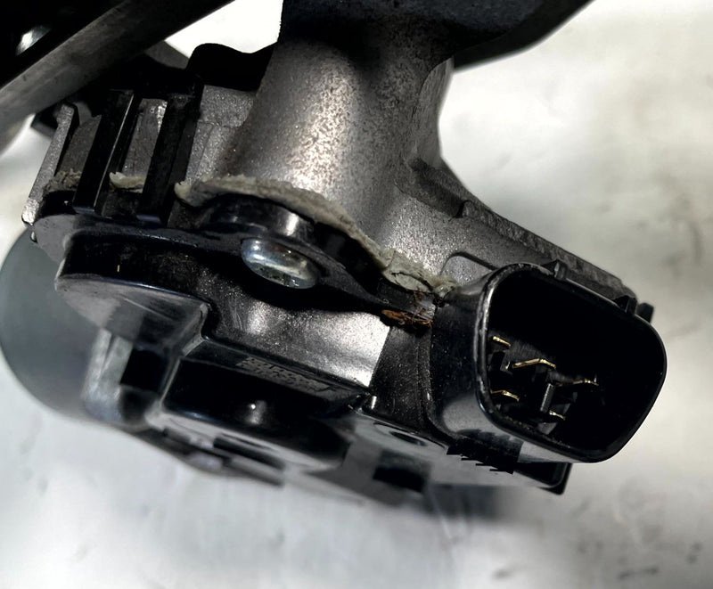 Load image into Gallery viewer, 2017-2025 MAZDA CX-5 FRONT WINDSHIELD WIPER LINKAGE W/ MOTOR TK7867340A # 113786