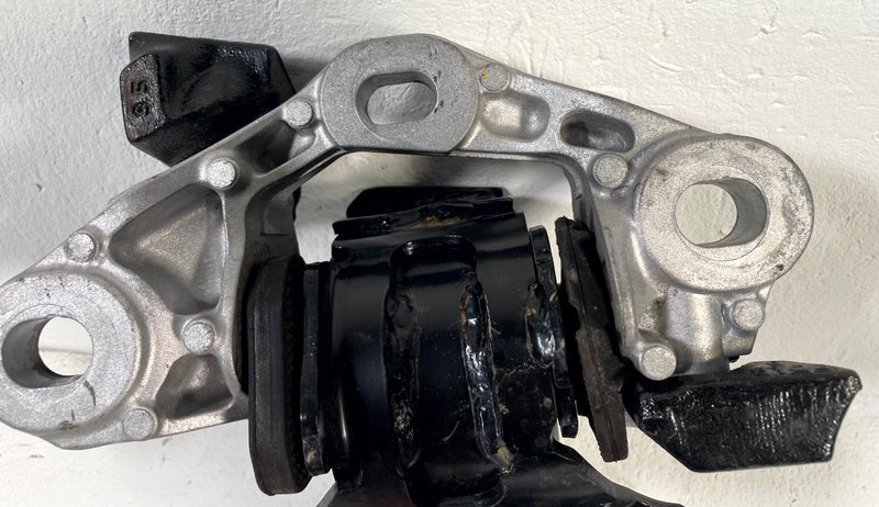 Load image into Gallery viewer, 2017-2025 MAZDA CX-5 FRONT LEFT AUTOMATIC TRANSMISSION MOUNT BRACKET # 113778