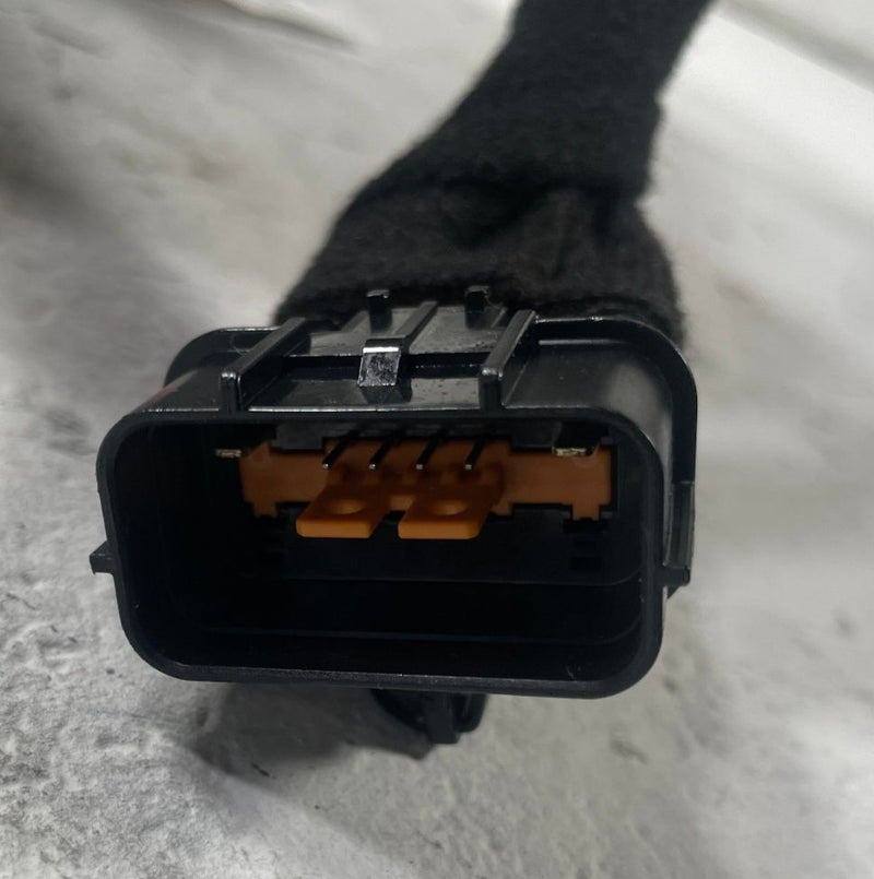 Load image into Gallery viewer, 2019 - 2023 GENESIS G70 REAR RIGHT PASSENGER SIDE SPINDLE KNUCKLE W/ HUB #110970