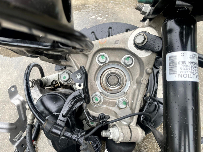 Load image into Gallery viewer, 2021-2025 NISSAN ROGUE AWD REAR RIGHT SIDE SUSPENSION KNEE ASSEMBLY # 106873