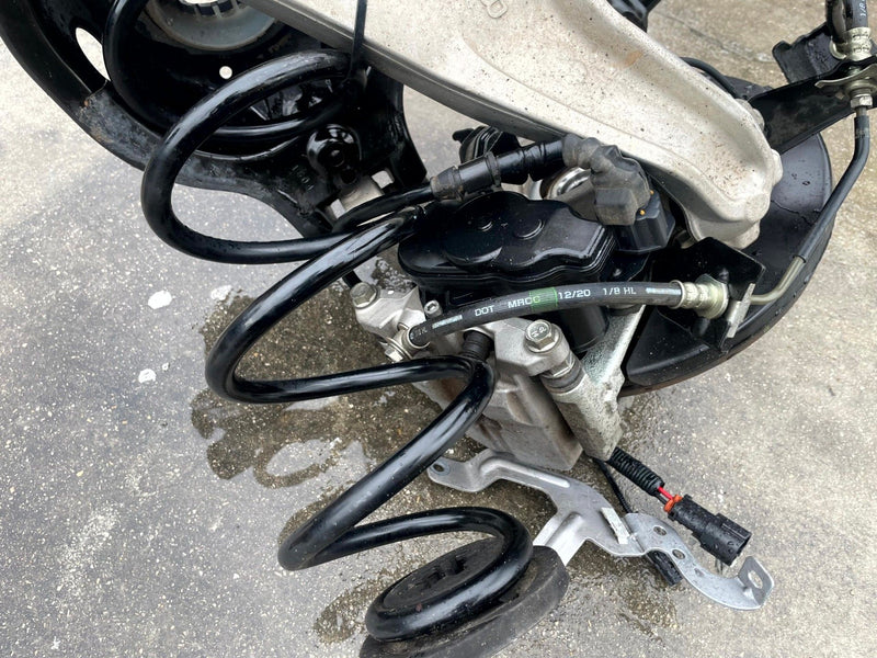 Load image into Gallery viewer, 2021-2025 NISSAN ROGUE AWD REAR RIGHT SIDE SUSPENSION KNEE ASSEMBLY # 106873
