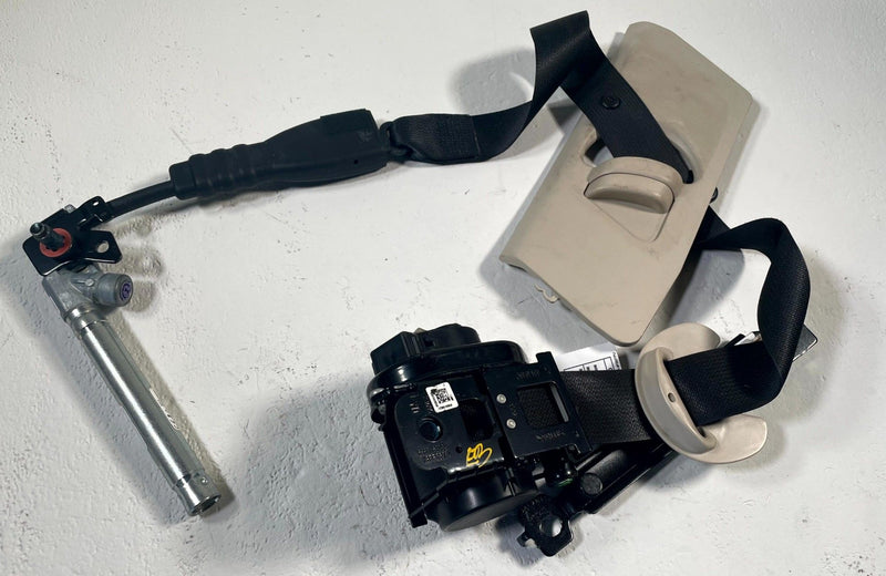 Load image into Gallery viewer, 2019-2023 GENESIS G70 FRONT LEFT DRIVER SIDE SEAT BELT SEATBELT RETRACTOR 113878