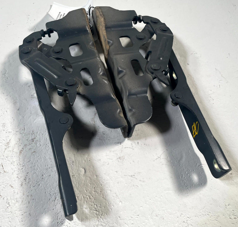 Load image into Gallery viewer, 2019-2026 GENESIS G70 FRONT LEFT & RIGHT SIDE HOOD BONNET HINGES (PAIR) # 113842