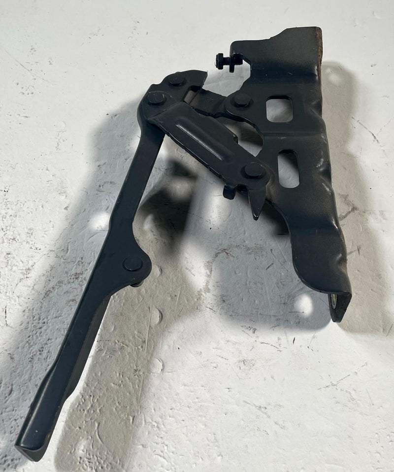 Load image into Gallery viewer, 2019-2026 GENESIS G70 FRONT LEFT & RIGHT SIDE HOOD BONNET HINGES (PAIR) # 113842