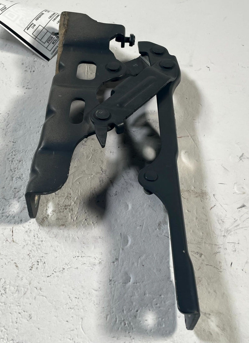 Load image into Gallery viewer, 2019-2026 GENESIS G70 FRONT LEFT & RIGHT SIDE HOOD BONNET HINGES (PAIR) # 113842