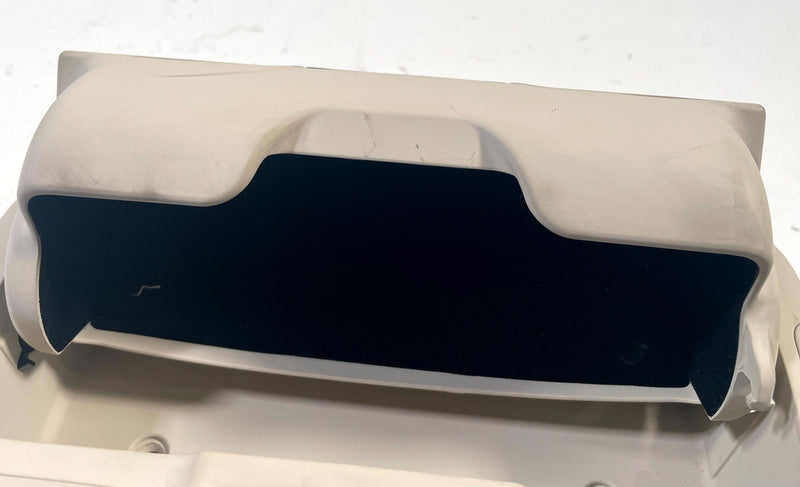 Load image into Gallery viewer, 2019 - 2023 GENESIS G70 ROOF OVERHEAD CONSOLE DOME LIGHT LAMP W/ SWITCH # 113840