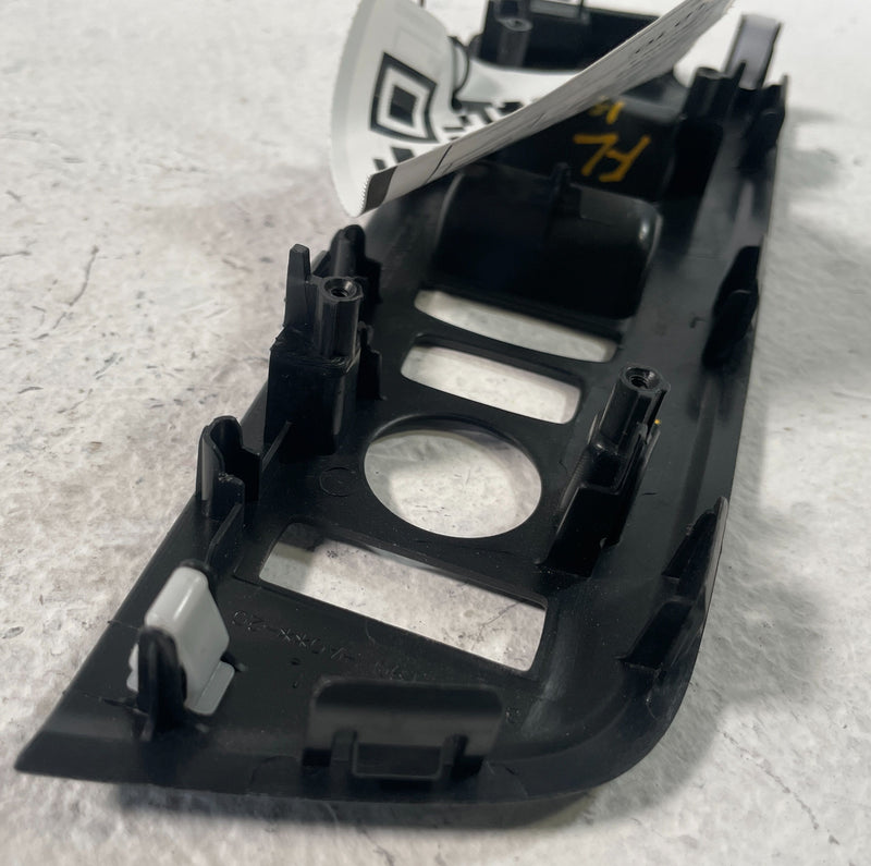 Load image into Gallery viewer, 2023-2025 HONDA PILOT FRONT LEFT DRIVER SIDE WINDOW SWITCH BEZEL COVER # 105779