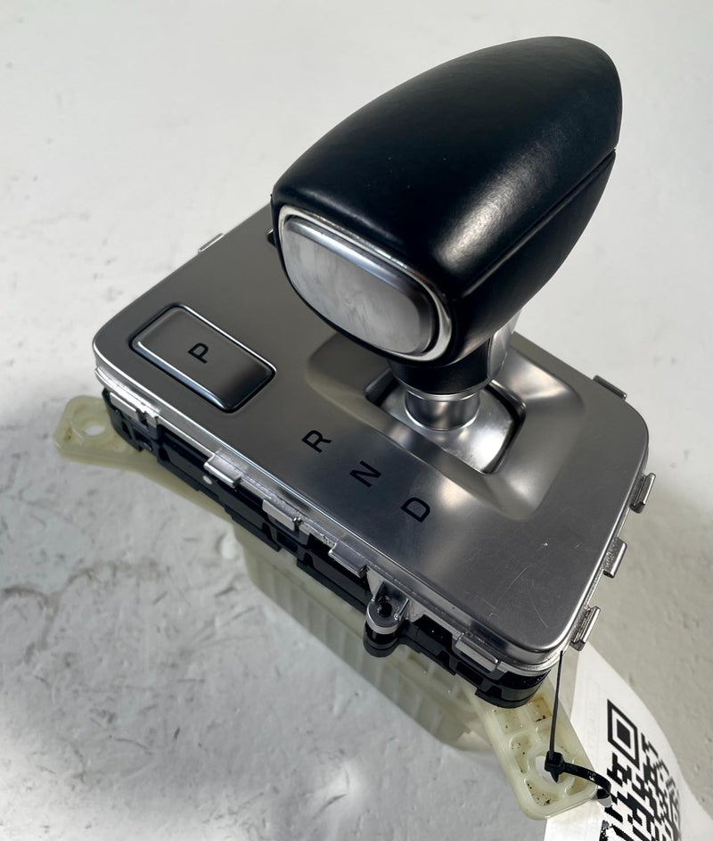 Load image into Gallery viewer, 2022-2023 GENESIS G70 AUTOMATIC GEAR SHIFTER FLOOR LEVER KNOB ASSEMBLY # 113851
