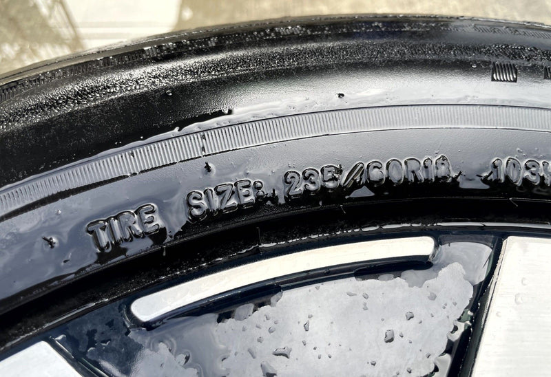 Load image into Gallery viewer, HYUNDAI SANTA FE 18" 18x7.5 BLACK ALLOY WHEEL RIM W/ TIRE (ONLY#1) 24-26 #111301