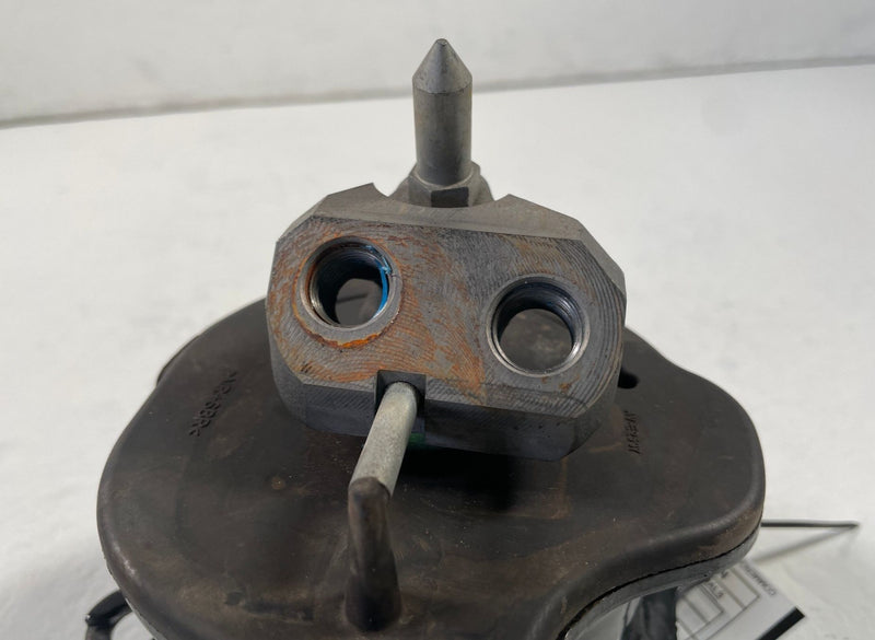 Load image into Gallery viewer, 2022-2026 TOYOTA TUNDRA FRONT RIGHT ENGINE MOUNT INSULATOR BRACKET # 108362