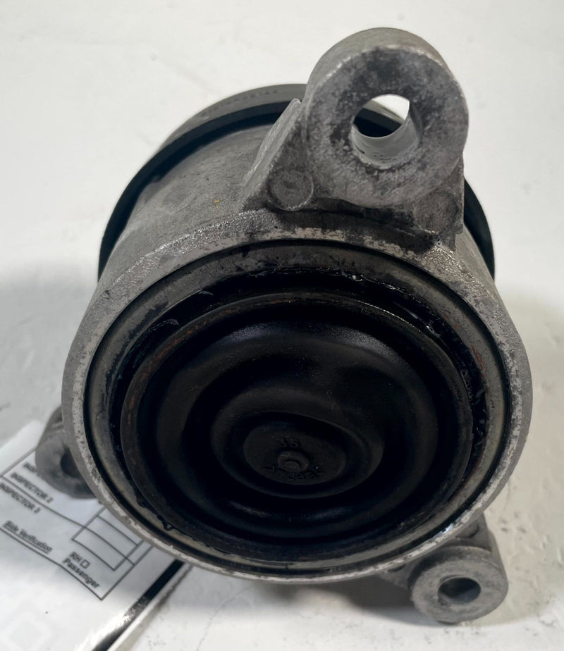 Load image into Gallery viewer, 2019 - 2023 GENESIS G70 FRONT RIGHT PASSENGER SIDE ENGINE MOTOR MOUNT # 113867