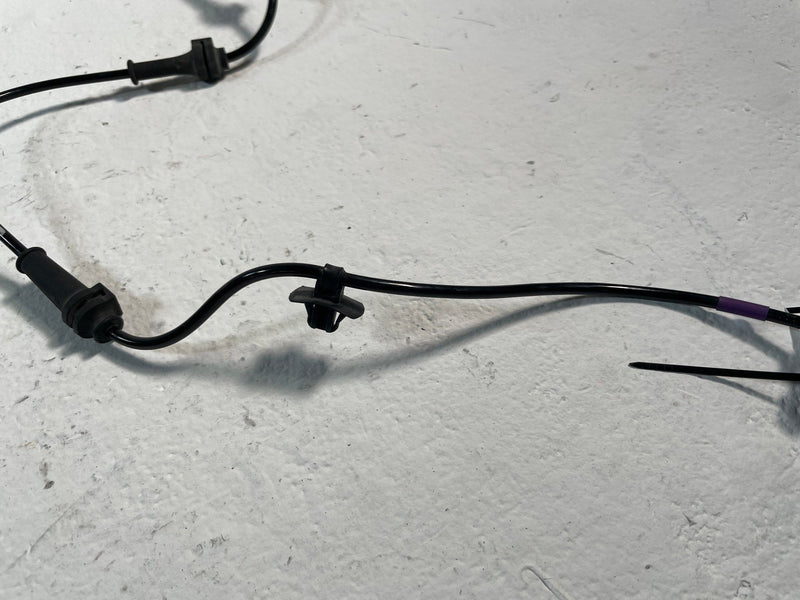 Load image into Gallery viewer, 2024 - 2026 HYUNDAI SANTA FE FRONT LEFT SIDE ABS WHEEL SPEED SENSOR # 106888