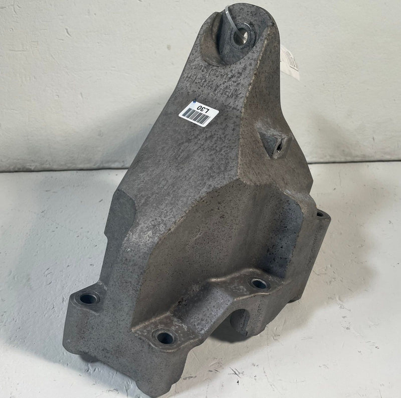 Load image into Gallery viewer, 2019-2023 GENESIS G70 FRONT LEFT SIDE ENGINE MOUNT SUPPORT BRACKET 2.0L # 113882