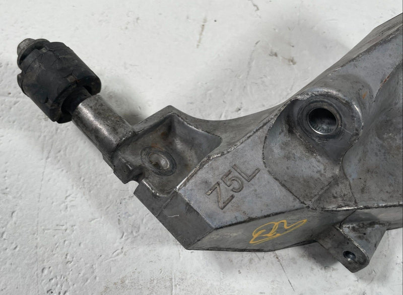 Load image into Gallery viewer, 2017-2022 INFINITI Q60 FRONT LEFT SIDE ENGINE MOUNT SUPPORT BRACKET 3.0L #112508