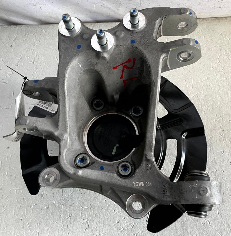 Load image into Gallery viewer, 21-26 HYUNDAI SANTA FE FWD REAR LEFT SPINDLE KNUCKLE W/ WHEEL HUB 2.5L # 111292