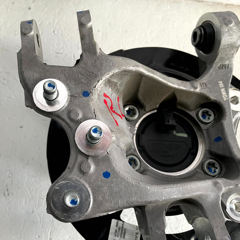 Load image into Gallery viewer, 21-26 HYUNDAI SANTA FE FWD REAR LEFT SPINDLE KNUCKLE W/ WHEEL HUB 2.5L # 111292