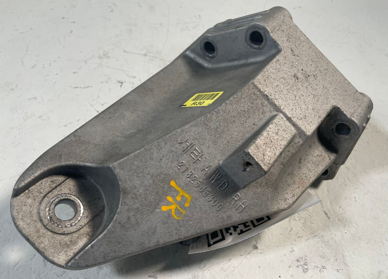 Load image into Gallery viewer, 2019-2023 GENESIS G70 AWD FRONT RIGHT SIDE ENGINE MOUNT SUPPORT BRACKET # 113893