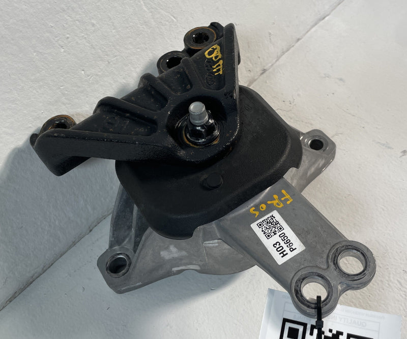 Load image into Gallery viewer, 2024-2025 HYUNDAI SANTA FE FRONT RIGHT SIDE ENGINE MOUNT SUPPORT BRACKET #106943